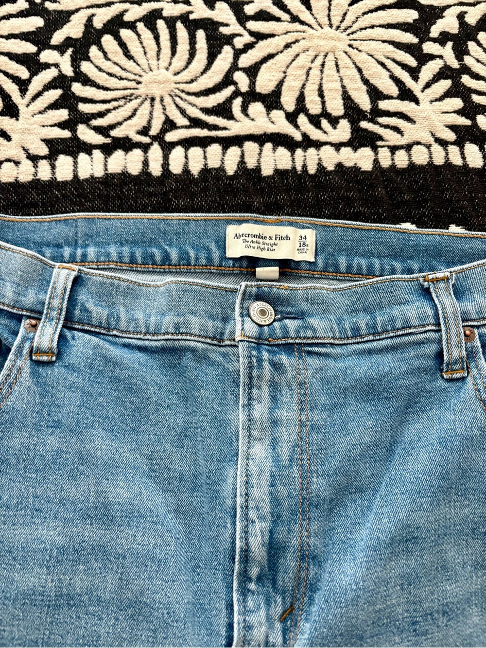 Abercrombie & Fitch Ankle Straight Ultra High Rise Jeans